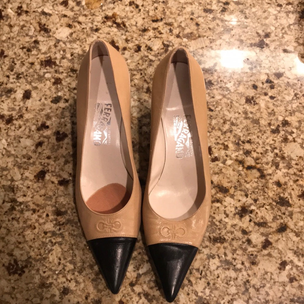 Kitten heel work shoes